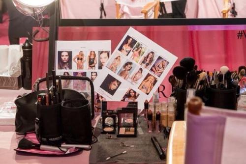Cara &amp; Lais was on the same board as the Angels but under they picture say something li