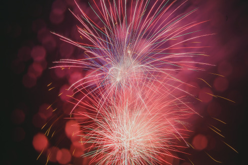 Happy 4th of July, Americans. Happy Summer, Tumblr <3Rain + Fireworks = <3