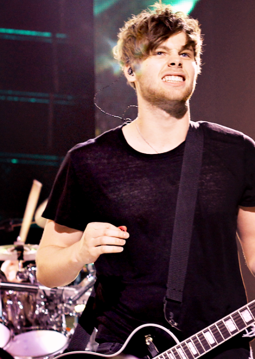 takeonlygoldroads:lil’ lion boy!