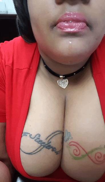 bbwlatina-love:  Kitten salivating for Daddys dick 💋💋