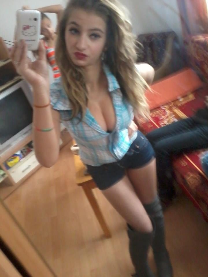 slaggylindsaytitsmcgee:  Little slaggy chavs in short shorts