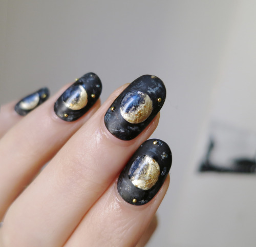 ladycrappo:Moon magic.  It doesn’t feel like fall here at all, but it’s going to be