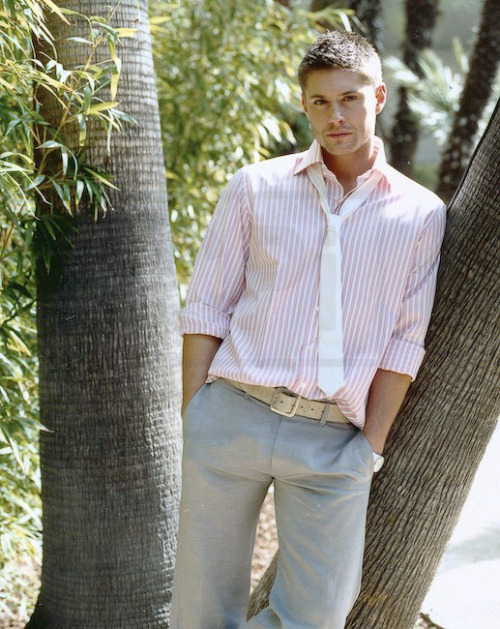 arousecas:Jensen Ackles – Hollywood Life Magazine [x]