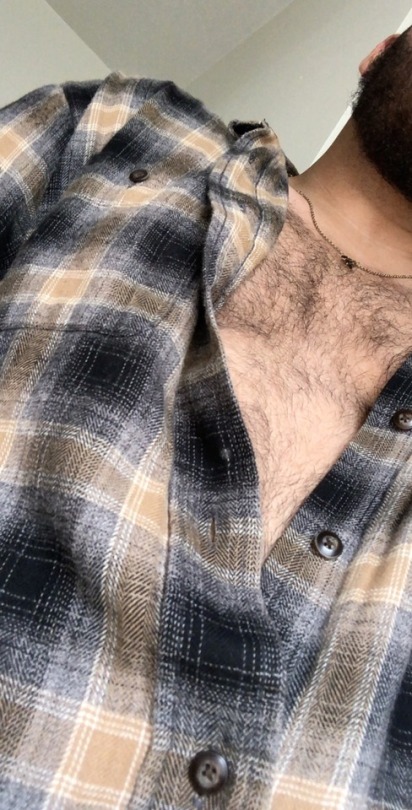 mac-mcqueen:  Happy first day of fall from your favorite flannel wearing hairy mess!🍂🐻