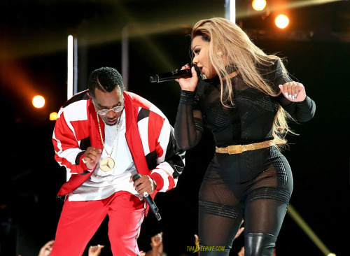 lil-kim-confessions:  wanna bumble with the bee, huh!?lil’ kim performs “all about the benjamins” with diddy at the 2015 BET awards [x].