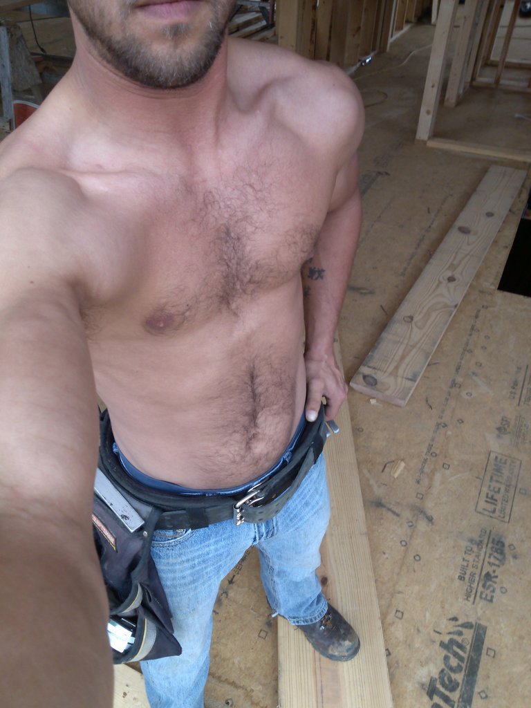 randydave69:  realmenstink:  gweisen:  2sthboiz:  mmmm hot house builder trade  Those