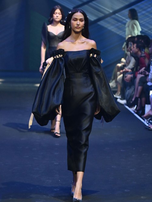 Mark Bumgarner, Capsule: Modern Filipiniana