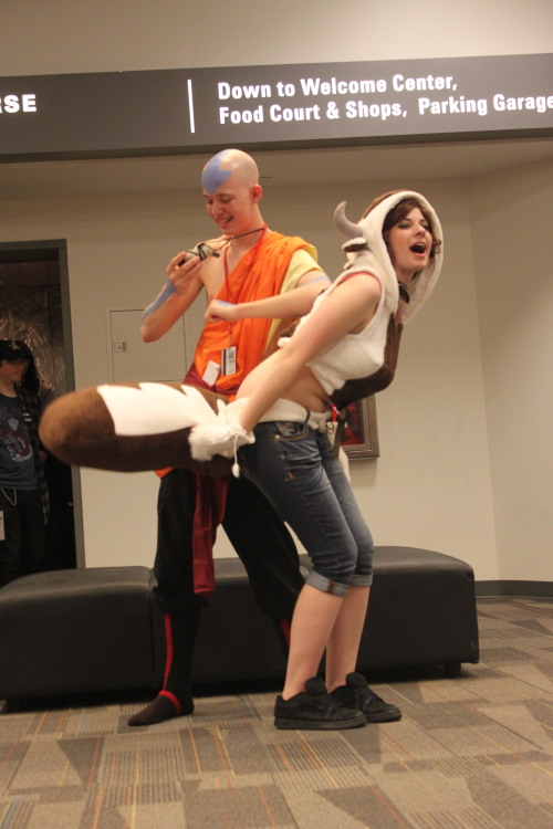Jatz-Productions: An amazing Aang cosplayer with a cute Appa. The second pic looks a lil&hellip;
