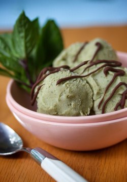 foodffs:  coconut basil ice cream  Really