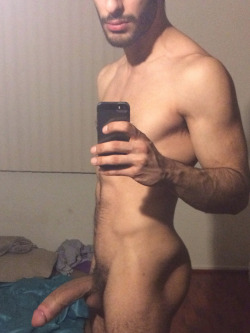 guyswithiphones-nude:  Guys with iPhones