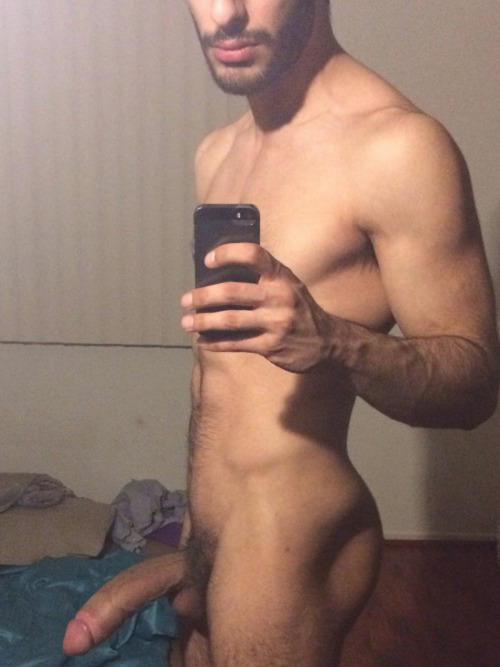guyswithiphones-nude:  Guys with iPhones adult photos