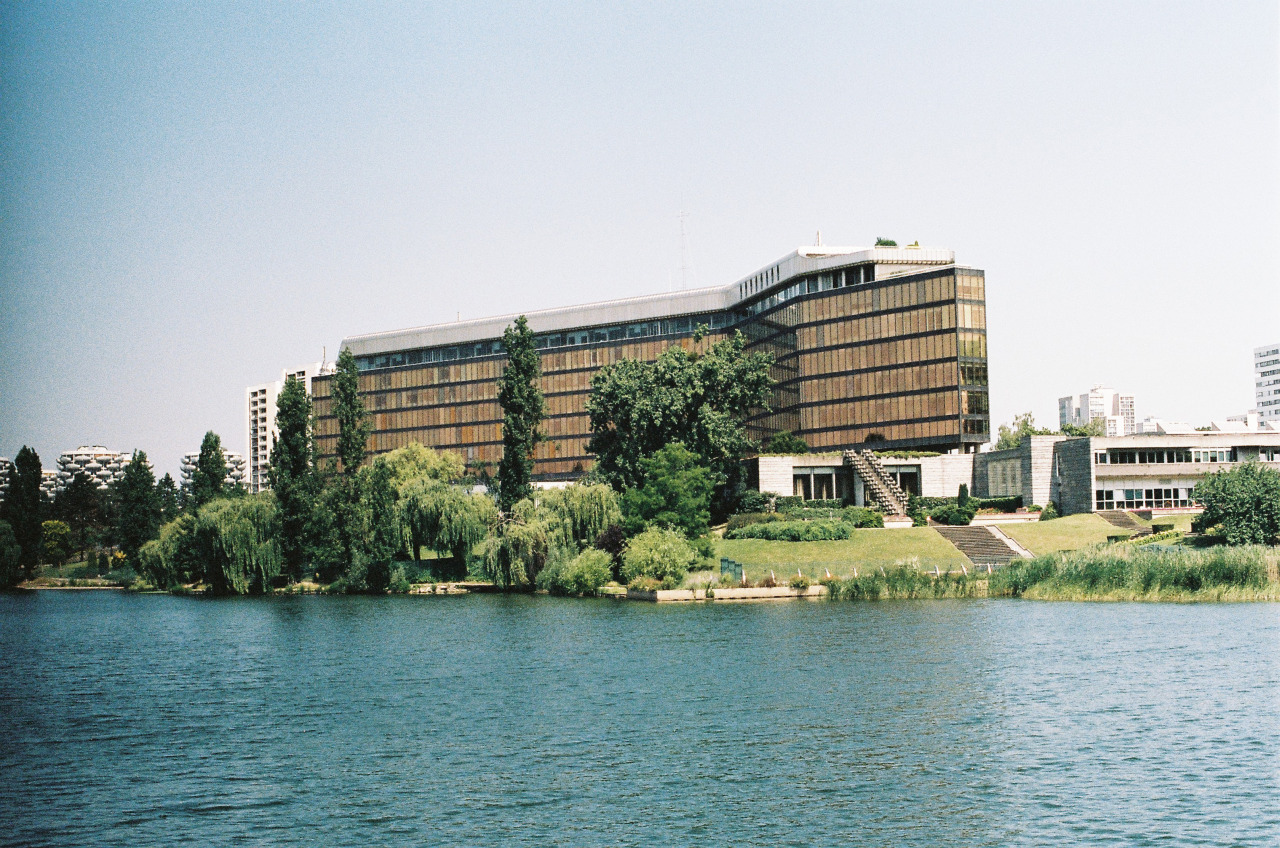 mosdefinite:  laforteressesolaire:  série 2 : Créteil  Préfecture du Val-de-Marne. 