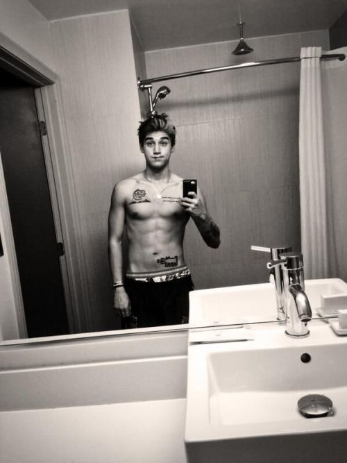 male-celebs-naked:  Jai and Luke Brooks 8See more here