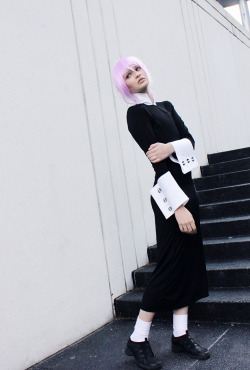 criedwolves:  some shots of my crona cosplay from anime revolution this summer! they are one of my favourite characters and this was a really fun cosplay to do!! i hope to have a ragnarok next time i wear it. (the base robe is from here, the rest was