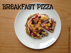 balanceyourplate:  Super easy + healthy pizza for breakfast!  [recipe] 