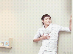 woomeh:  pose for the camera~ 