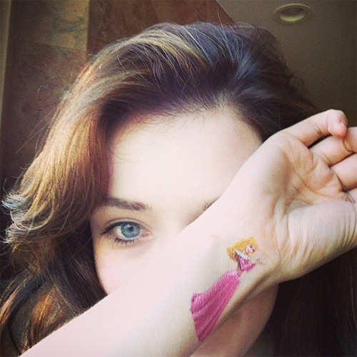 sarahbolgered:Answering fan mail & I want to thank Erin Stewart for my transferable tattoo!#Auro