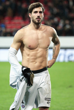 Daily-Football:kevin Trapp Salutes The Fans Following The French League Cup Match