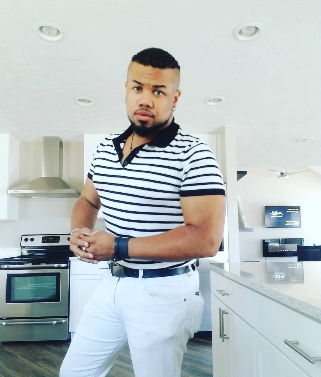 bearhub:www.instagram.com/zeus214/