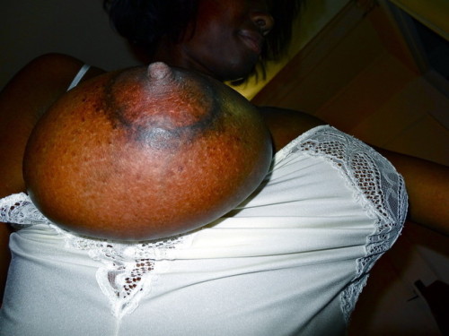 hugeblackbooblover:  Pretty ass tittys