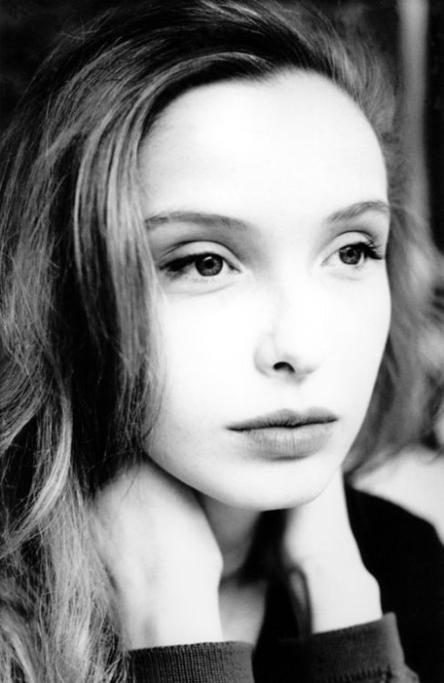 hollywood-portraits:Julie Delpy photographed by Janusz Kawa, 1990′s.