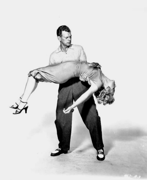 talesfromweirdland:Marilyn Monroe and Joseph Cotten in publicity stills for NIAGARA (1953).