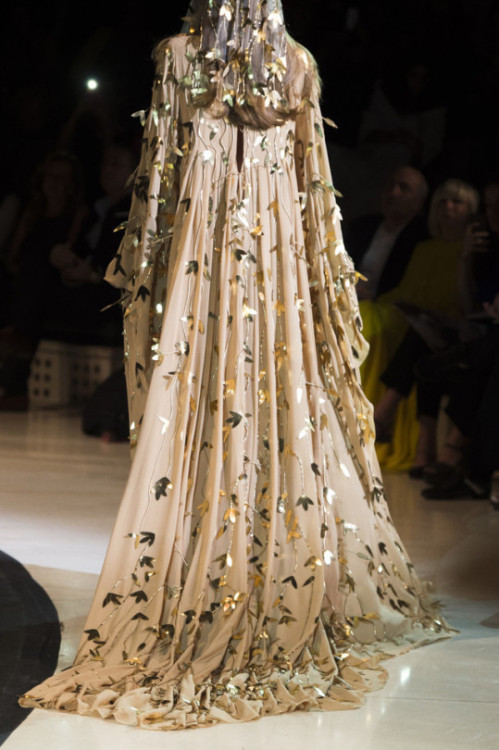 lotrfashion:Dress for Galadriel - Stephane RollandSubmitted by @game-of-style