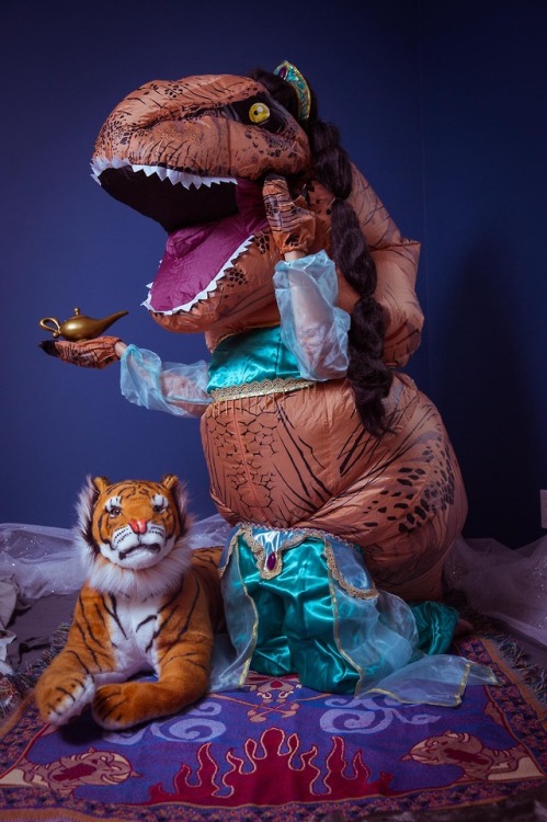 thetragicallynerdy:disneybound:via Van Kelsing [ID: Seven photos of a cosplay of blow up T-Rex costu