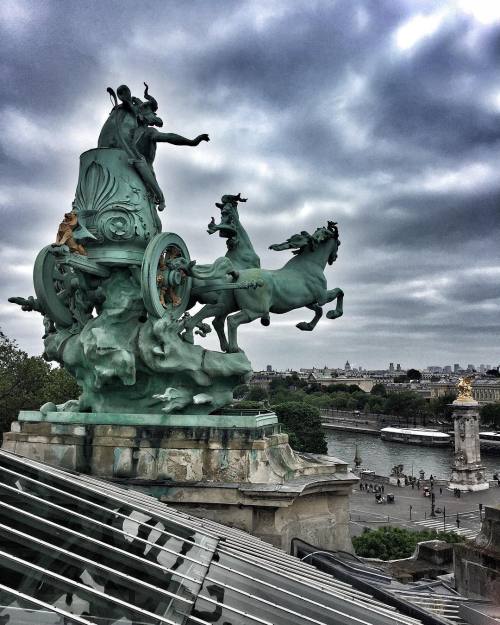 modelsinstagram:  anja_rubik :Morning hike in Paris :) #legrandpalais