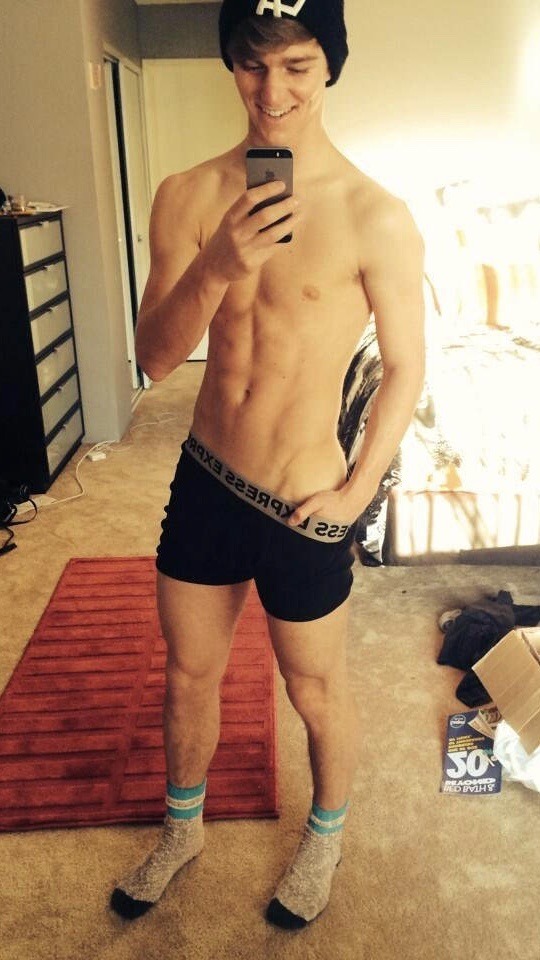 hunk-heaven:NICO GREETHAM