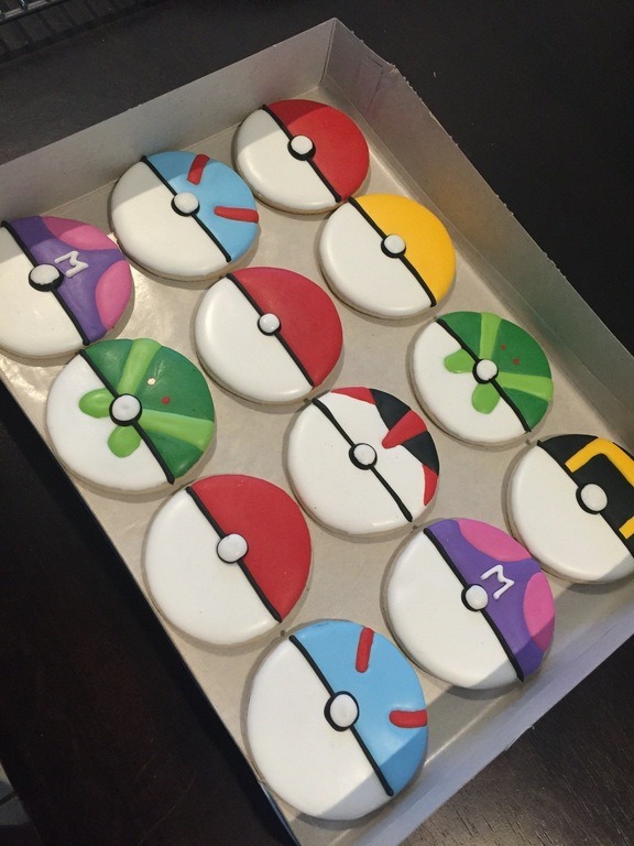 retrogamingblog:  Pokeball Cookies