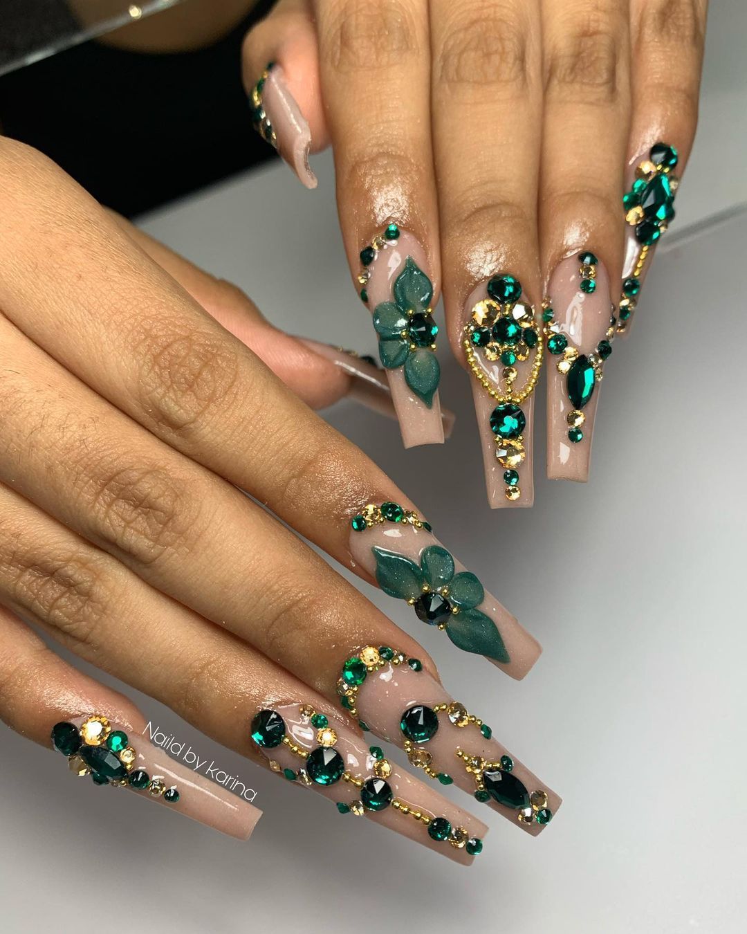 Emerald green nail | Green acrylic nails, Emerald nails, Green nails