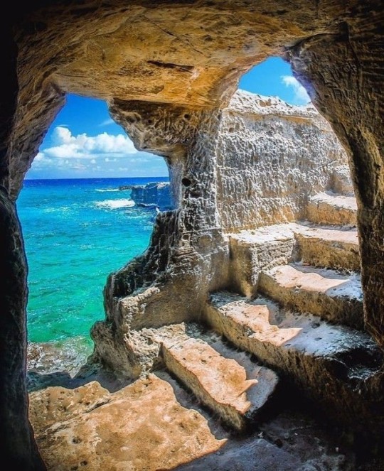 suzin1063:  You can almost hear them, the silent slaps of bared feet padding their way to and from the lapping sea. How centuries have passed, and yet they still resonate with the same eager excitement for that captivating enthrall.