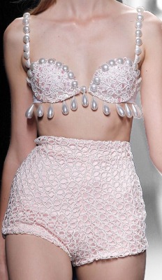 moongloss:María Escoté S/S 2011 Details