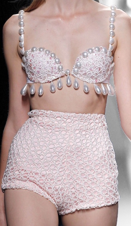 moongloss: María Escoté S/S 2011 Details