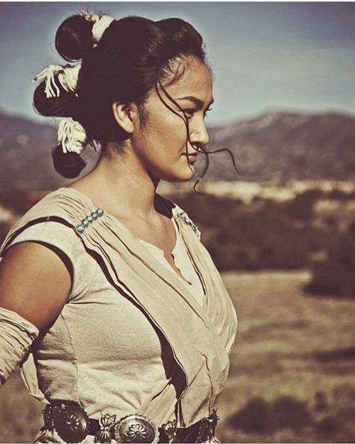 lostmymojo:@dezbah.rose and their Navajo Rey cosplay; I love it!