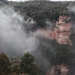who-:  I went to the blue mountains today The fog was so thick that everything looked infinite