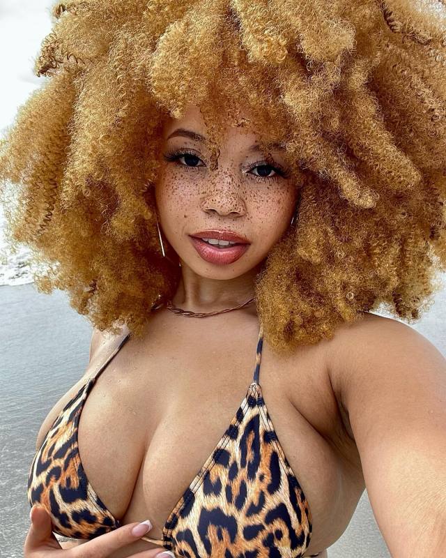 theurbansensualist:brownbunniesblog:Redd Foxy😉