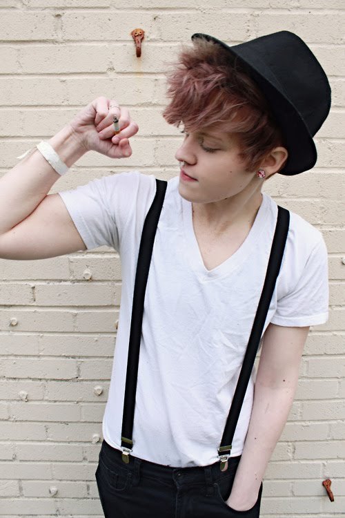dyke-lesbian-andro-queer-photos:  lotharioeatsladiesss 