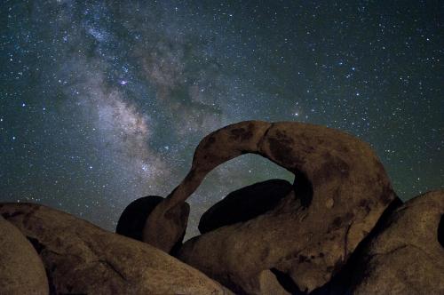 Alabama Hills ArchAlthough this arch may have a similar shape to those in Arches National Park, this