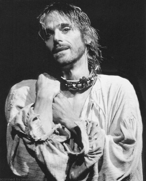 alwaysiambic:goodshipophelia:leupagus:goodshipophelia:leupagus:alwaysiambic:Jeremy Irons as Richard 