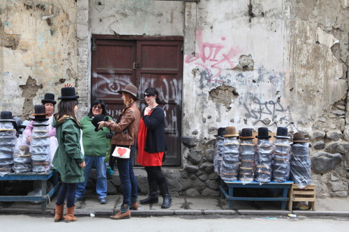 bowler hat shopping in la paz