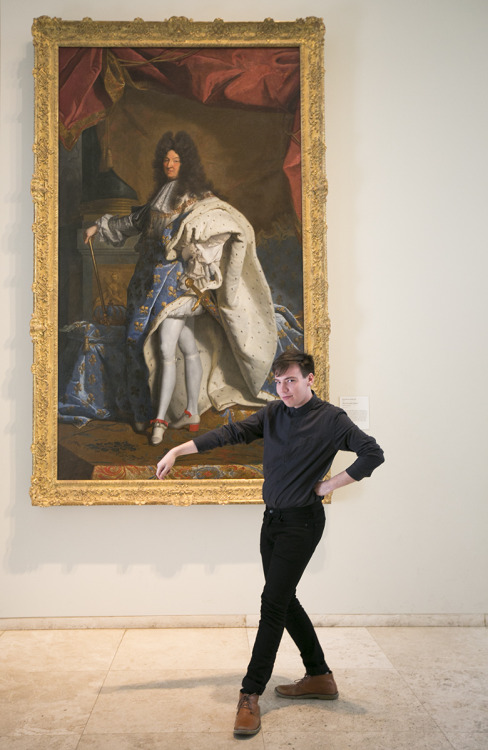 Posing in front of artworks is one thing, but posing like them is another.You&rsquo;d be surpris