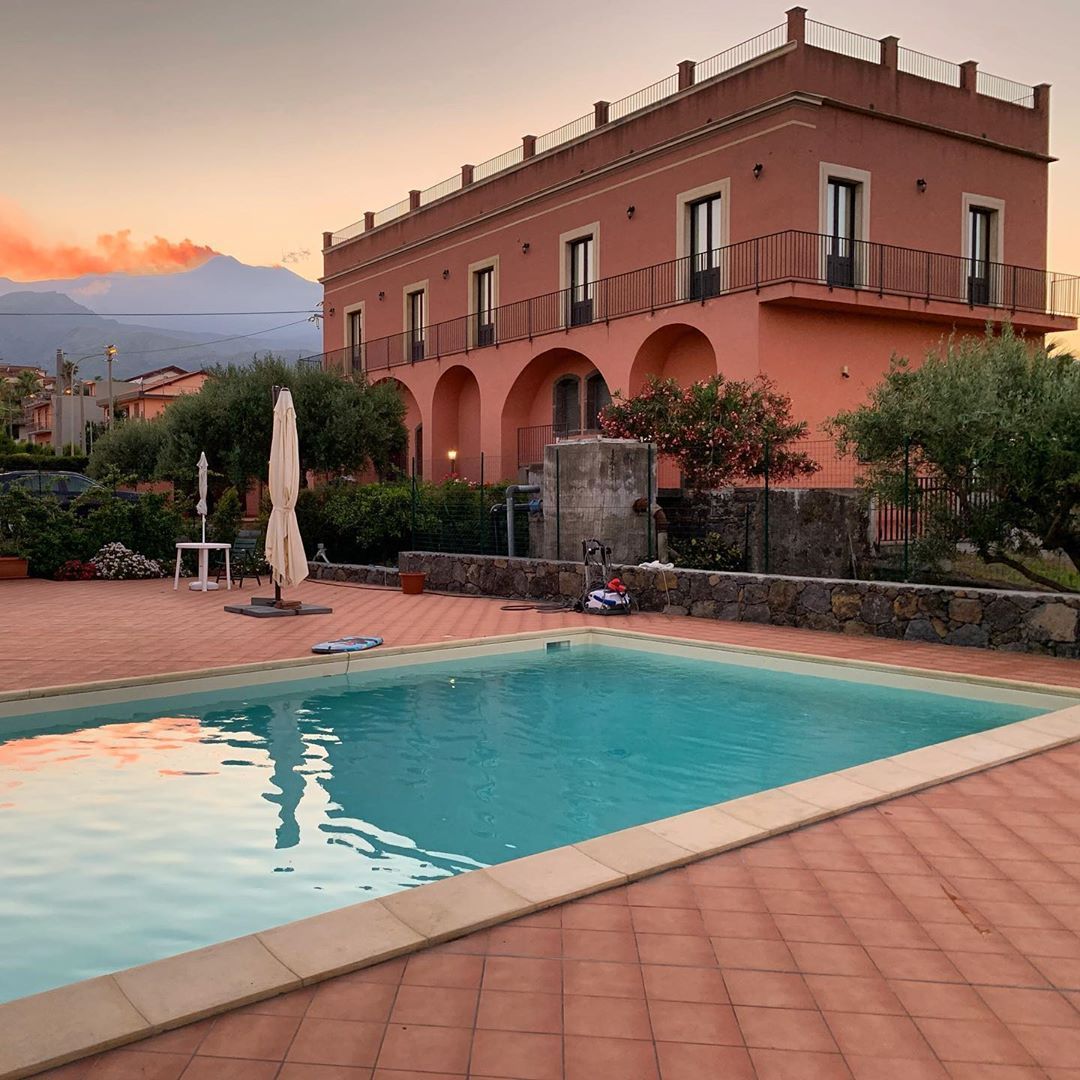 #etna #vulcanoetna #etnavulcano #volcano #piscina #pool #sunset #tramonto #sicilia #igerscatania #ig_catania #igsicilia #igsicily (presso Santa Venerina)
https://www.instagram.com/p/CCT9g2iocG7/?igshid=yt23vgw7zv4d