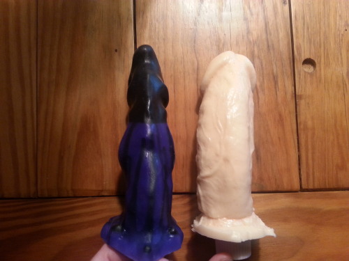 I wanted to take the opportunity getting my very first damnaverage toys has given me to take a few c