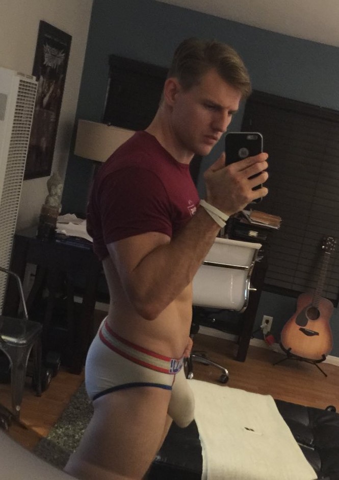 underlads:  The hottest guys in their underwear at UNDERLADS with over 21,000 followers!!!Submit