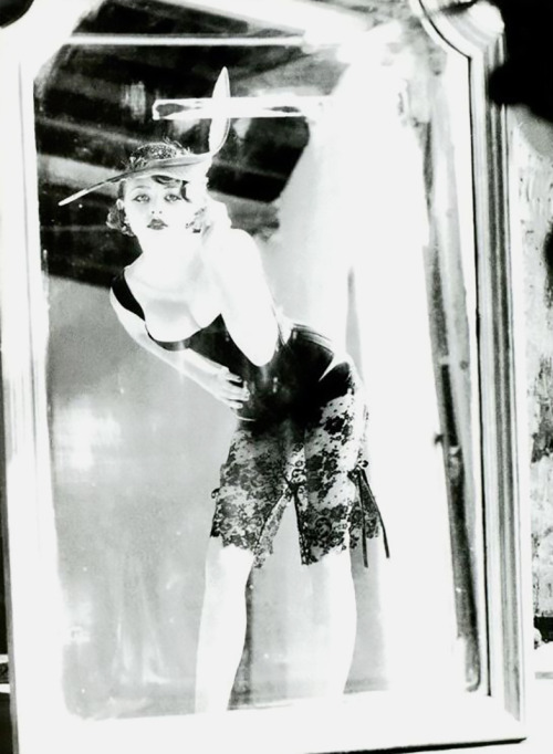 jinxproof:Jasmine Guinness Vogue Italia (December 1996) ph. Ellen von Unwerth