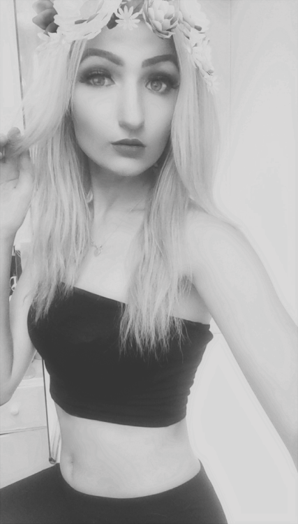 bitchcrime:  feeelin myself🌷