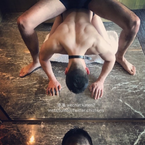 rich-book: chizhuns: 一条肌肉狗的第一次 转发解锁更多 緊身系列好性感哦！