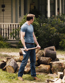 sebstansvevo:Steve Rogers serving THAT™.